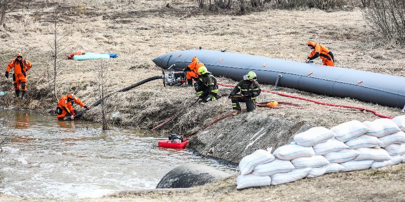 Московские спасатели отработали учения по весеннему паводку