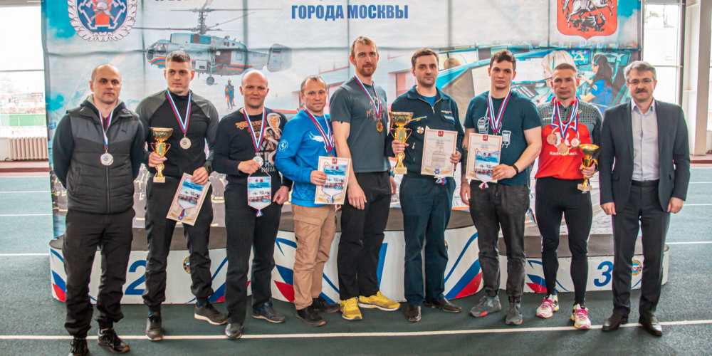 В Москве провели соревнования по спортивному троеборью среди спасателей и пожарных