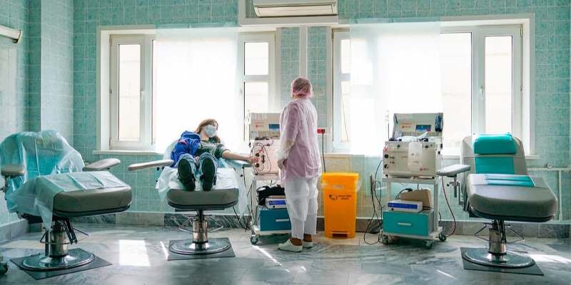 Спасти не одного заболевшего коронавирусом можно, став донором крови с антителами