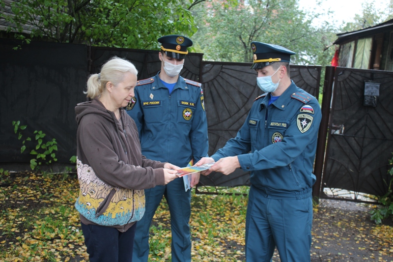 Специалисты МЧС по САО провели профилактический рейд в Молжаниновском районе