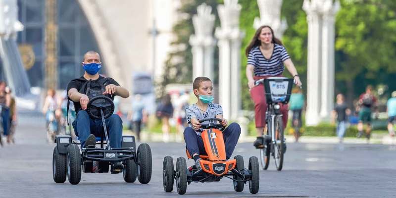Москвичи расскажут, какие средства передвижения хотят брать в пунктах проката на ВДНХ