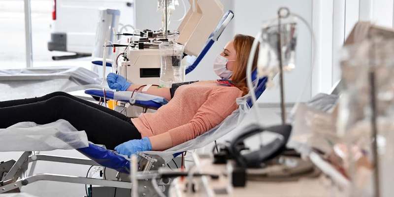 Столичная служба крови попросила привитых москвичей стать донорами плазмы
